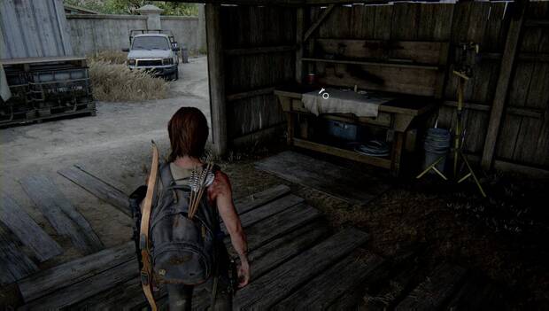 The Last of Us Parte II - El complejo: mesa de trabajo en el patio