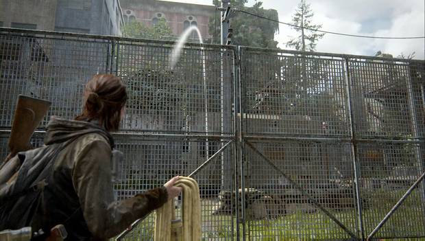 The Last of Us Parte II - La puerta: Lanza el cable sobre la valla