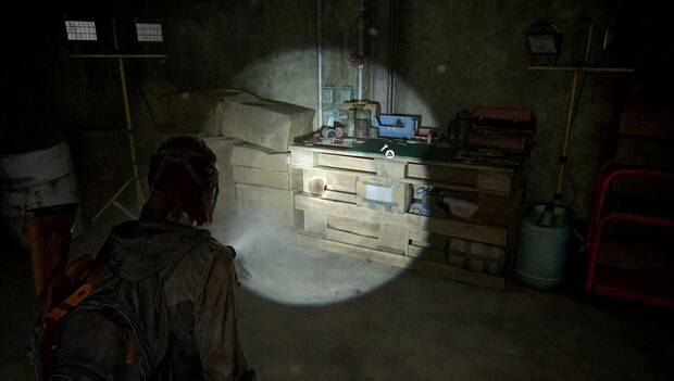The Last of Us Parte II - Los túneles: mesa de trabajo en la habitación pequeña