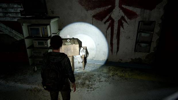 The Last of Us Parte II - El hospital: documento sobre las cajas junto al quirófano