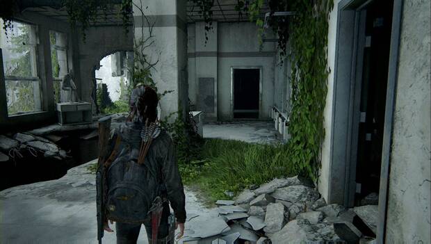 The Last of Us Parte II - Camino al acuario: mesa de trabajo en la tienda con los maniquíes