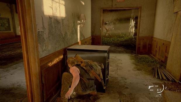 The Last of Us Parte II - Territorio hostil: escóndete de los infectados del pasillo