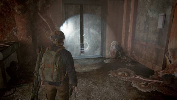 The Last of Us Parte II - El descenso: puerta del ascensor del pasillo de los infectados
