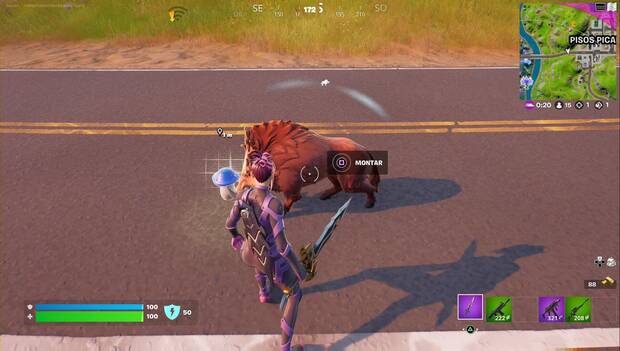 Fortnite Battle Royale - Novedades del Capítulo 3, Temporada 3: jabalí en la Isla de batalla comiendo una seta mientras pulsamos el botón para montarlo