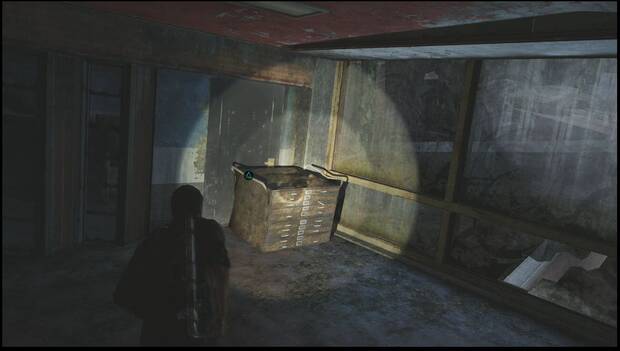 The Last of Us - Capítulo 2: mueble que tienes que mover para avanzar tras la zona con los infectados y el chasqueador de la quinta planta