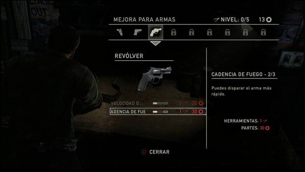 The Last of Us - Capítulo 2: Joel mejora las armas en el banco de trabajo del fondo del callejón, justo antes de llegar al Ayuntamiento