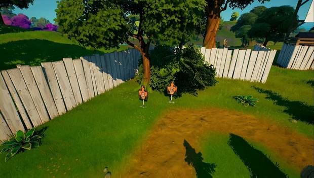 Fortnite Battle Royale - Destruye dianas con armas de la OI: dianas al suroeste de Carretes Comprometidos