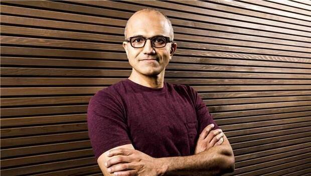 Satya Nadella recuerda que ahora Microsoft ser uno de los creadores, distribuidores y fabricantes ms grandes