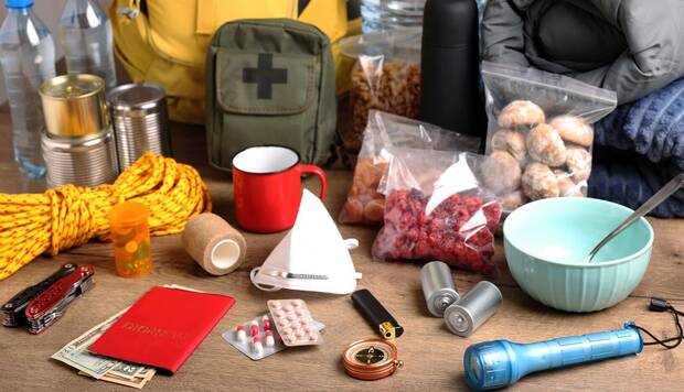 Imagen de un kit de supervivencia b�sico recomendado por el servidio de emergencias nortemaericano (imagen de AARP)