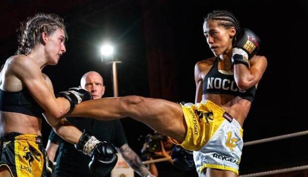 Lara Fernndez en un combate de Muay Thai