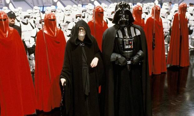 La relación del tema de Palpatine de Star Wars con la música del final de La amenaza fantasma