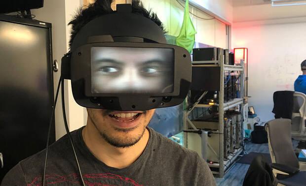 Primer prototipo de gafas VR que proyectan los ojos.