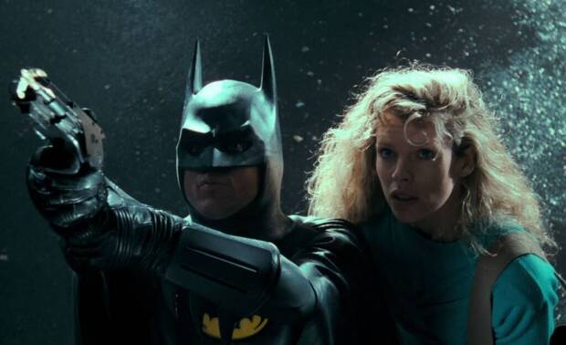 Michael Keaton y Kim Basinger caracterizados como Batman y Viki Vale en Batman (1989)