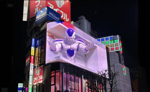 Aparece un Freezer gigante en una pantalla de Japón