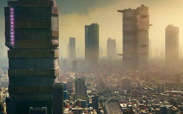 Fotograma de Dredd (2012) con el skyline de Mega-City One