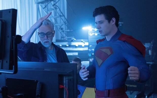 Superman y James Gunn en el rodaje