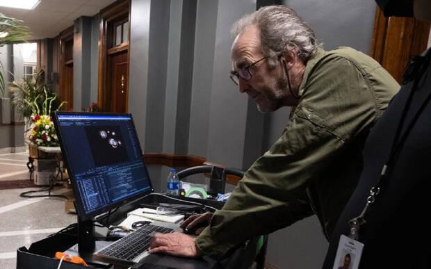 Andrew Jackson durante su trabajo como especialista en efectos especiales