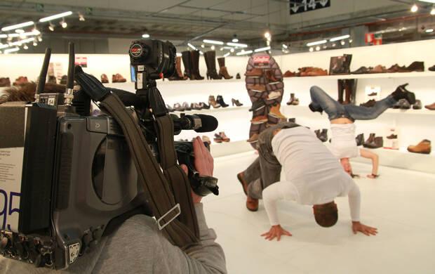 Ziran realiza campa�as imaginativas como esta de Callaghan en la que la capoeira intenta mostrar la comodidad de los zapatos.