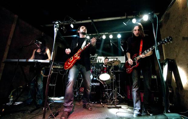 Concierto de Kovalski en Gruta 77.