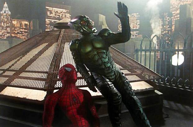 Tobey Maguire y Willem Dafoe caracterizados como sus personajes, en un descanso del rodaje de Spider-Man (2002)