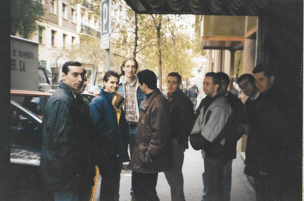 El equipo de Rebel Act en las primeras oficinas del estudio, en el número 18 de la calle Rafael Calvo.