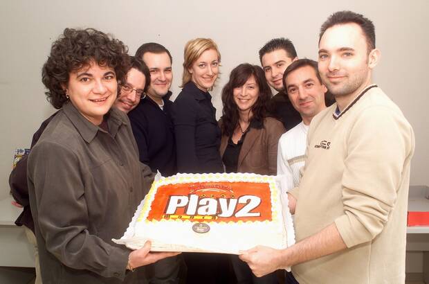 5º aniversario de Playmanía. De izquierda a derecha Herranz, Álvaro Menéndez (maquetador), Alberto Lloret, las maquetadoras Ruth Caravaca y Patricia Gamo, Daniel Acal, Abel Vaquero (dir. de arte de Axel) y David Fraile.