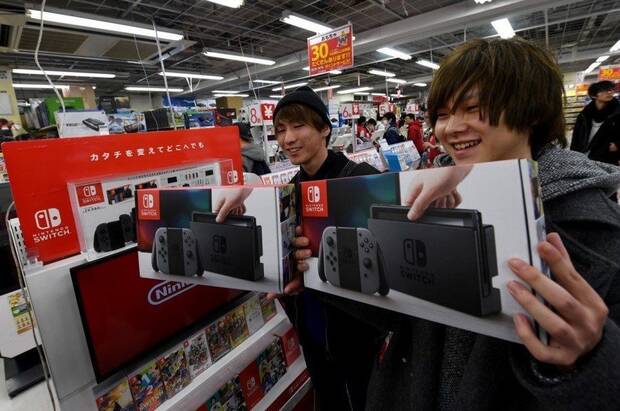 Tienda vendiendo Nintendo Switch.