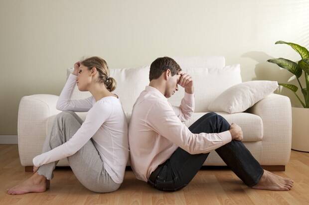Representación de una pareja con problemas (La Mente Es Maravillosa)