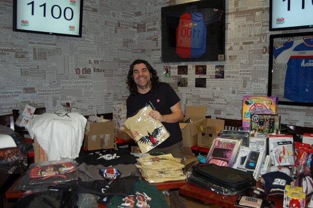 Adems de editar la revista, Marca Player organiz varios mercadillos solidarios, las empresas donaban juegos y lo recaudado se entregaba a una ONG.