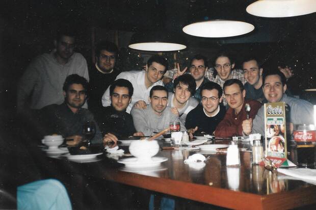 El equipo de 'Blade: The Edge of Darkness', de cena, hacia 1997 o 1998.