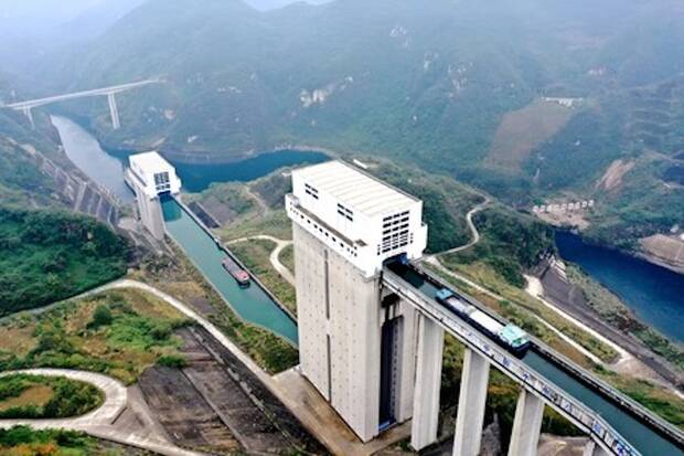 Presa de China con ascensores
