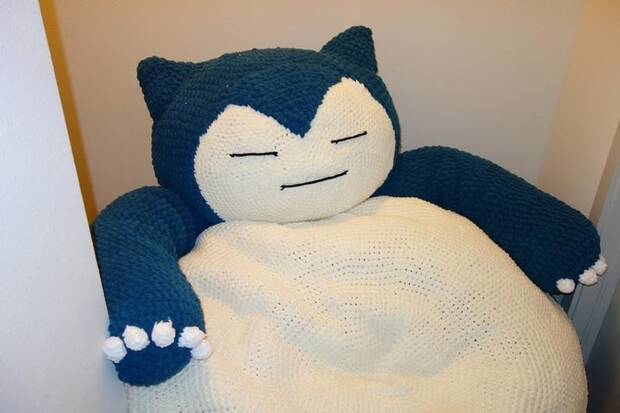 Pokmon: Este es el Snorlax de 3500 dlares que te deja acurrucarte en su barriga Imagen 3