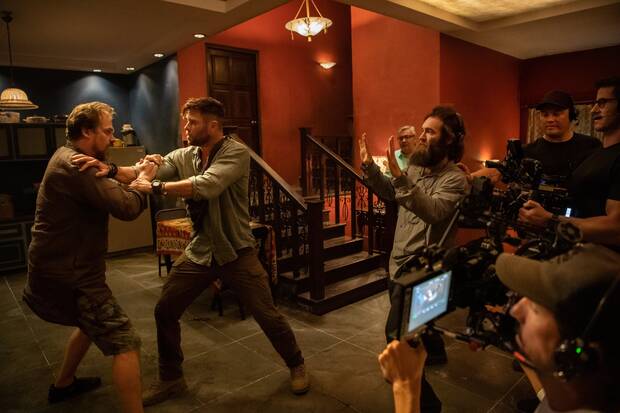 Hemsworth y Harbour ruedan Tyler Rake