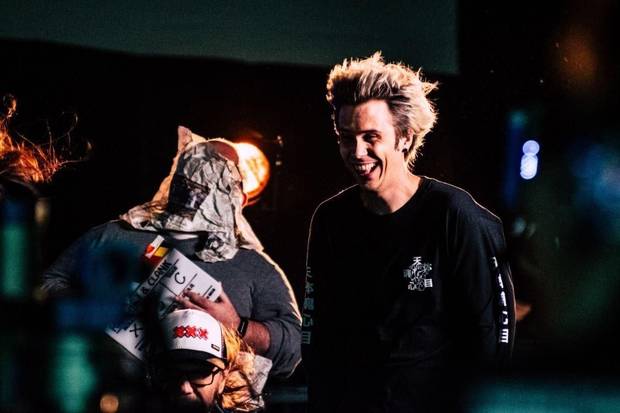 “Un momento grande que apenas se ve en el vídeo”, dice Sánchez, que aparece en la imagen con “ElRubius”.