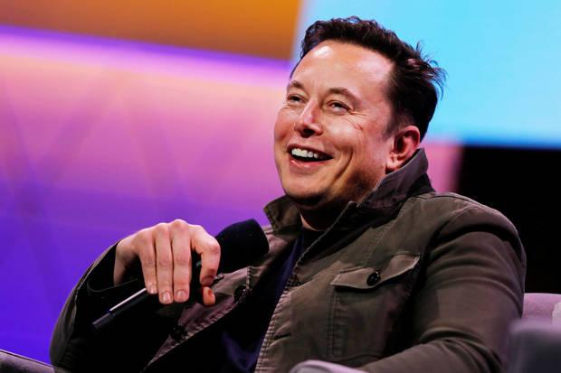 Musk riendo