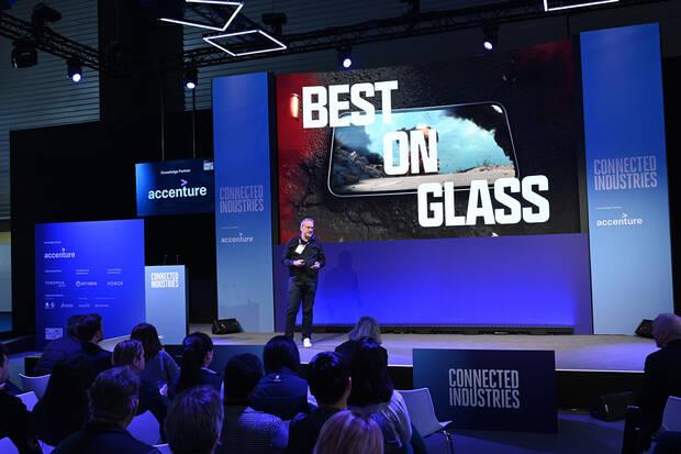 Xavier Carrillo Costa presentando Warzone Mobile en el MWC 2024.