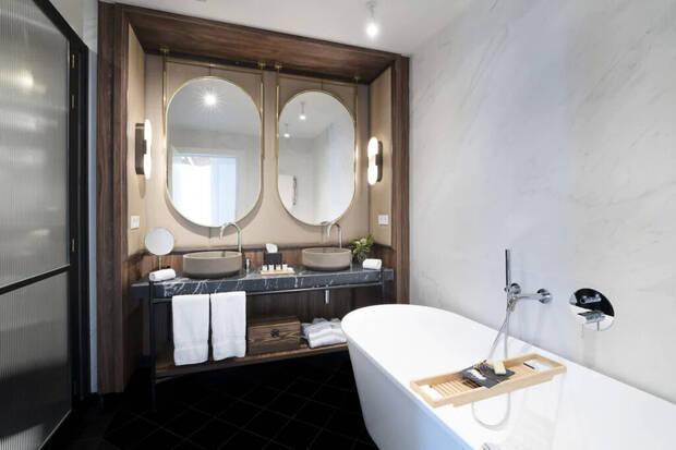 Champ�s en los cuartos de ba�o de los hoteles