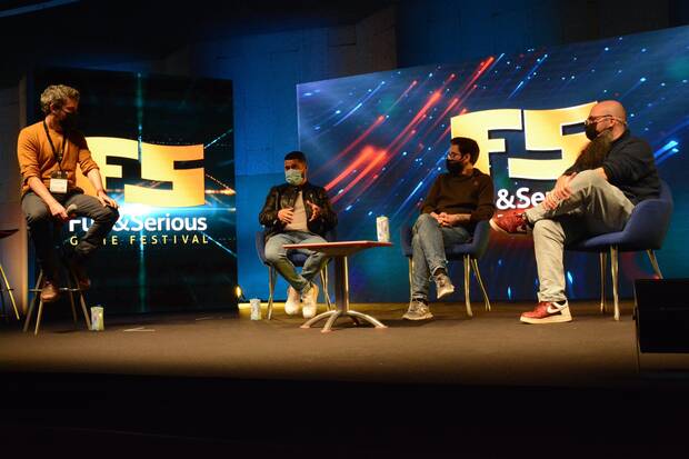 De izquierda a derecha: FuKuy, EnocGuitar, EricRod y Pazos64, en el Fun&Serious Game Festival de 2021. (Imagen: F&S Games Festival).