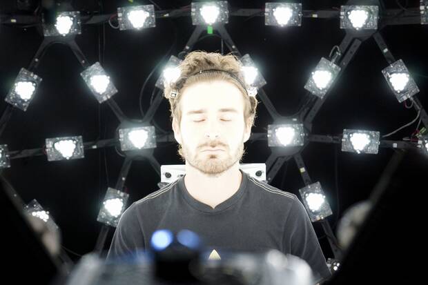 El Lightstage del ICT escanea la geometría y las texturas de la cara de Jiménez.