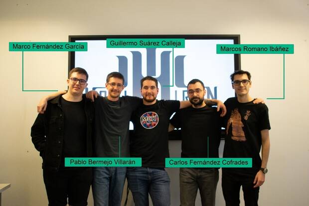 El equipo de programación de 16 Gears, que trabaja en 'Howl of Iron'.