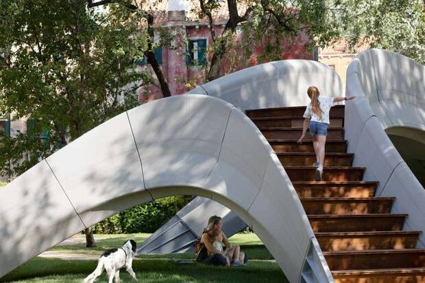 Puente de hormigón hecho con impresión 3D