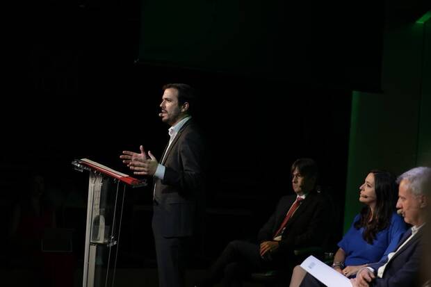 Alberto Garzón, Ministro de Consumo, durante una mesa redonda sobre lootboxes.