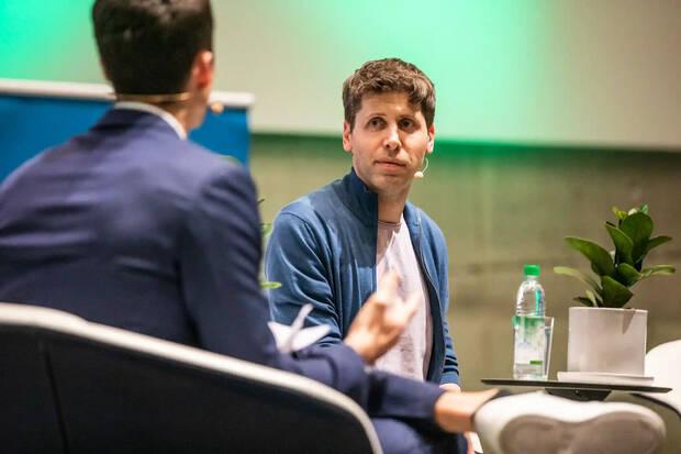 Sam Altman y OpenAI est acorralado por Microsoft
