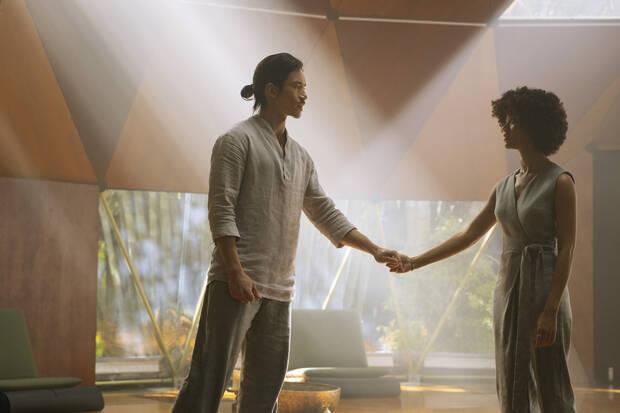 Nine Perfect Strangers Tiffany Boone y Manny Jacinto