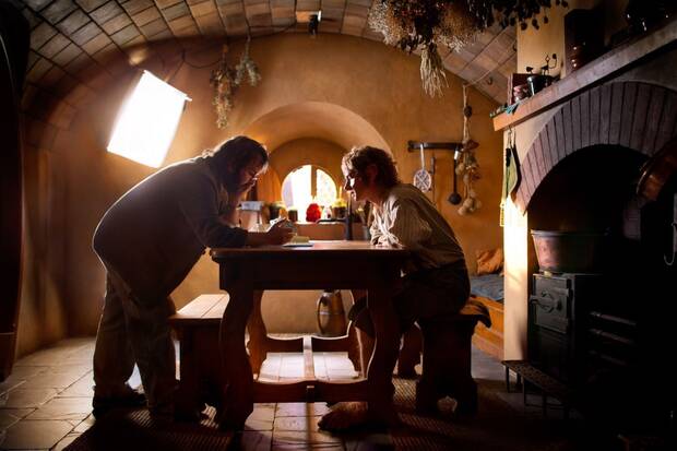 Peter Jackson y Martin Freeman preparan una de las escenas de �El Hobbit: Un viaje inesperado�.