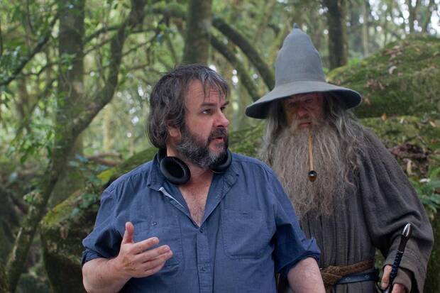 Ian McKellen y Peter Jackson en uno de los bosques de Nueva Zelanda durante el rodaje de �El Hobbit�.