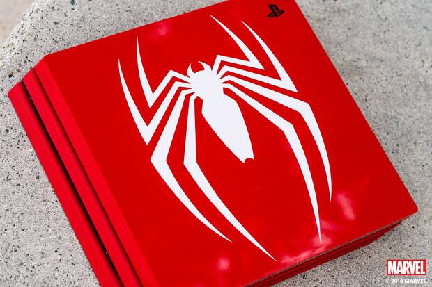 Se muestra en detalle la PS4 Pro edición Spider-Man Imagen 2