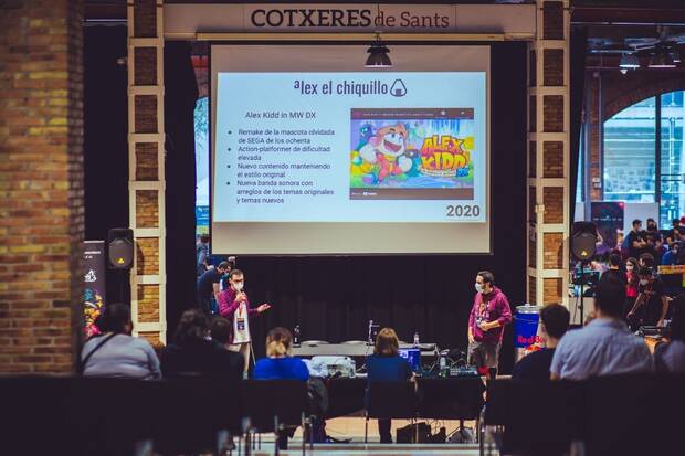 Josyan dando una charla sobre 'Alex Kidd in Miracle World DX'.