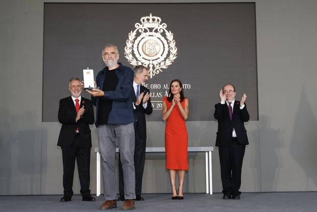 Paco Suárez en el acto de entrega de la medalla de Oro de las Bellas Artes en 2021 (foto: Casa Real).