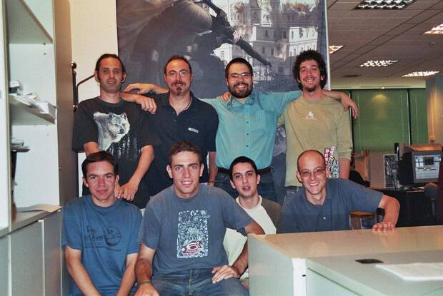 Parte del equipo de 'Commandos: Strike Force' en 2005.